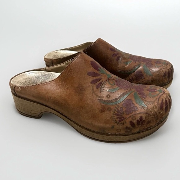 Dansko Clogs Mules Brenda Tan Leather Floral Laser Etched Boho Comfort Sz 38/7.5 - Picture 1 of 14